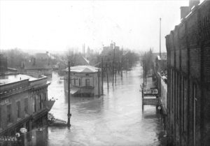 Floods played a major role in Sharon's North Flats neighborhood. The worst floods were in 1913, 1959 and 1958 when water rose to more than 5 feet in the streets -- or, in the case of one house, up to the keys on the family piano.